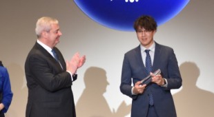 【全国第1位】VW西宮 上田颯人がセールス部門で2つの賞を受賞。「Volkswagen Award 2019」